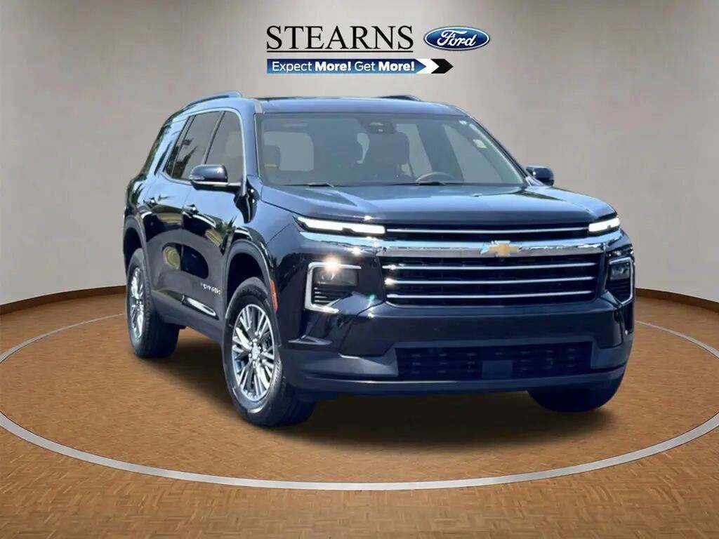 2024 Chevrolet Traverse LT — photo 1 of 13