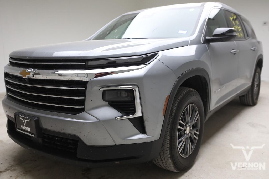 2026 Chevrolet Traverse LT — photo 1 of 27