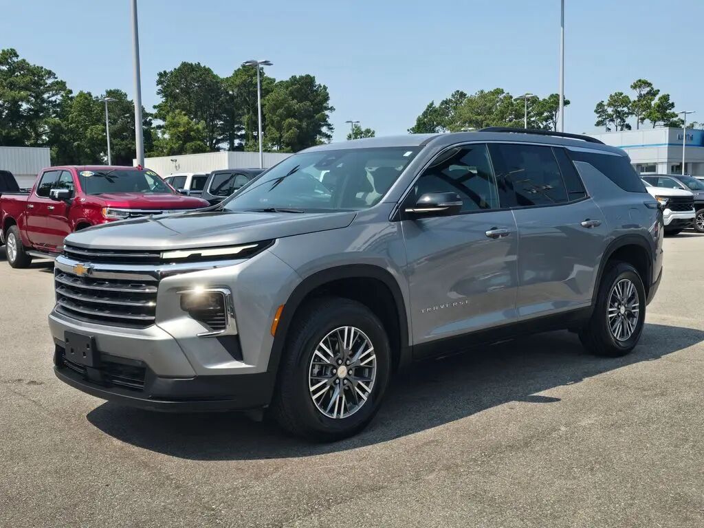 2026 Chevrolet Traverse LT — photo 1 of 13