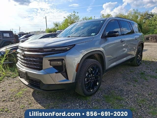 2024 Chevrolet Traverse LT — photo 1 of 26