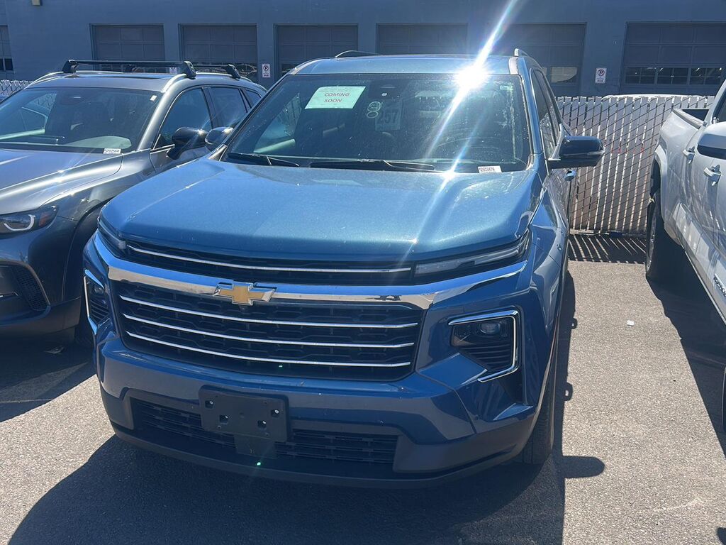 2024 Chevrolet Traverse FWD LT — photo 1 of 13