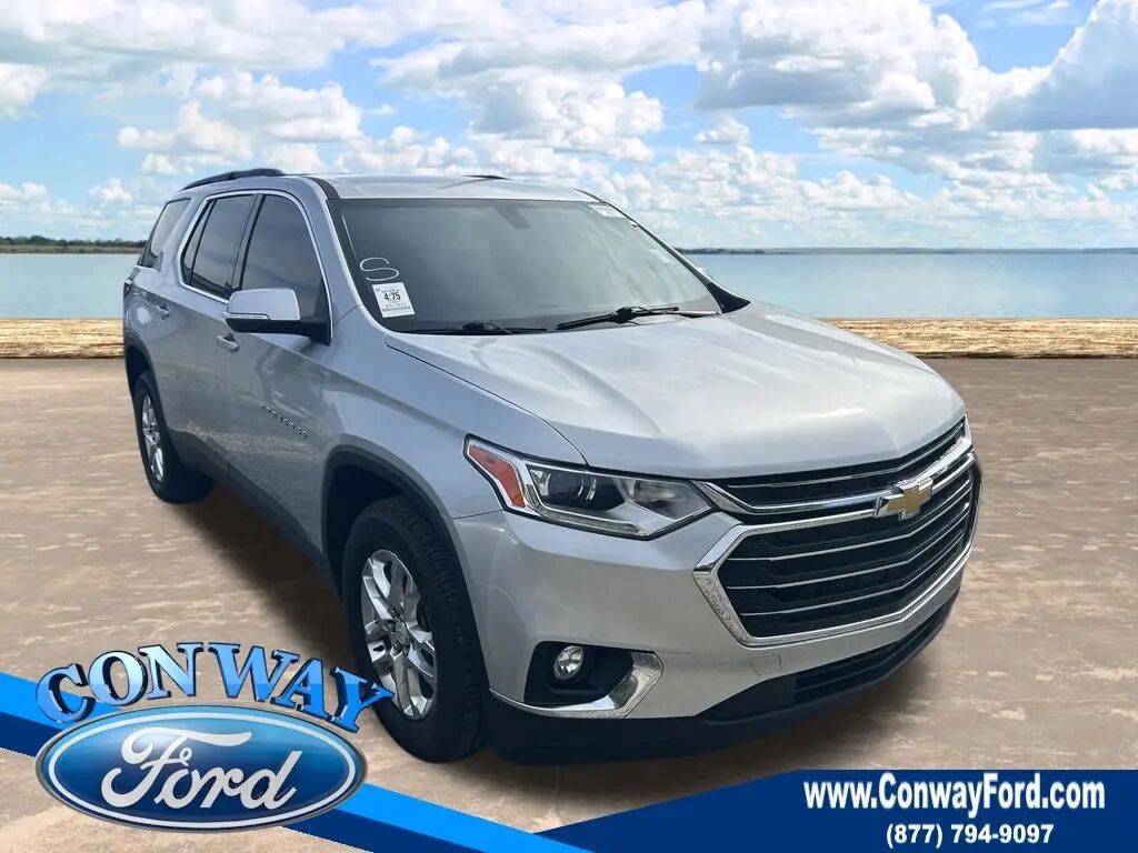 2021 Chevrolet Traverse LT Cloth — photo 1 of 14