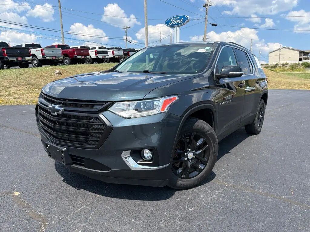 2021 Chevrolet Traverse LT Cloth — photo 1 of 50