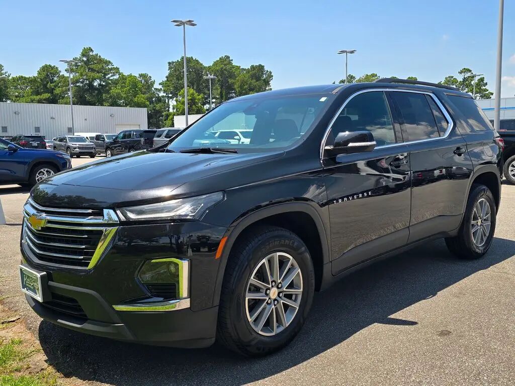 2023 Chevrolet Traverse LT Cloth — photo 1 of 13
