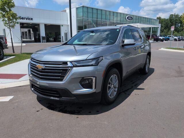 2023 Chevrolet Traverse LT Cloth — photo 1 of 9