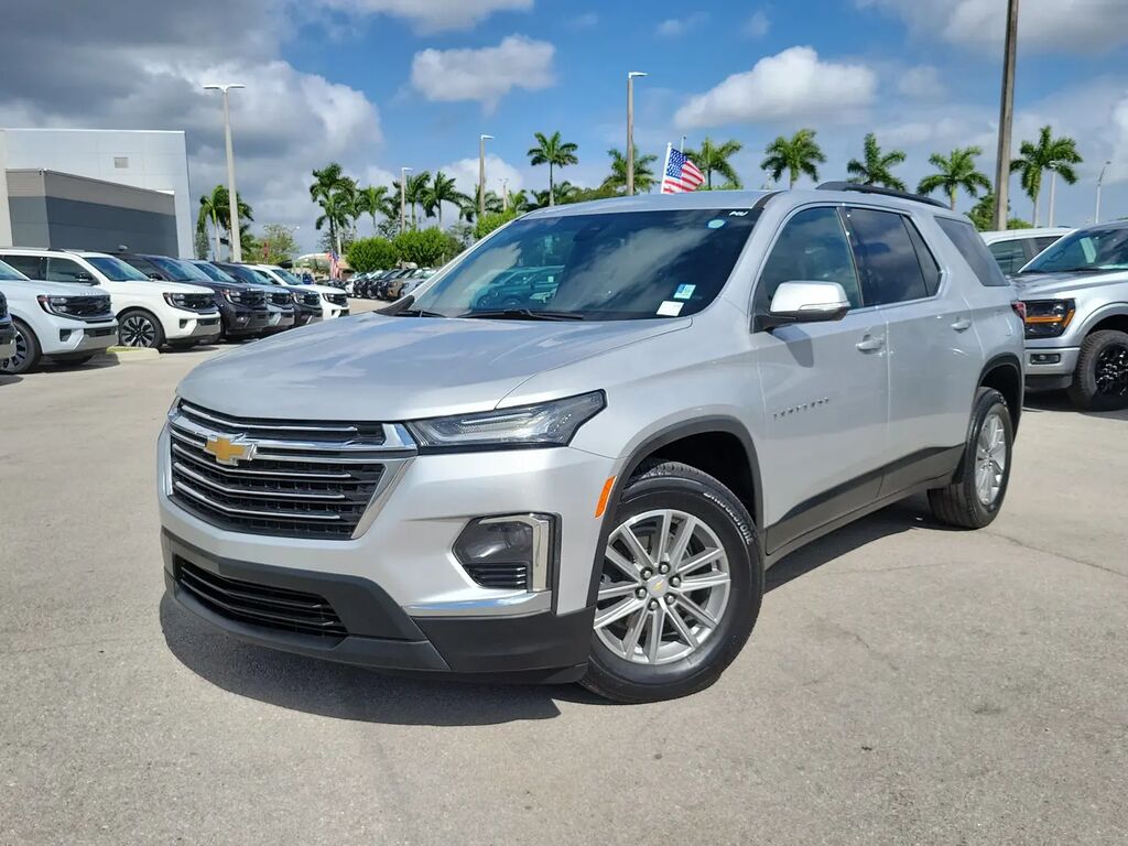 2022 Chevrolet Traverse LT Cloth — photo 1 of 13