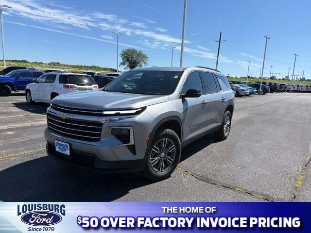 2025 Chevrolet Traverse LT — photo 1 of 13