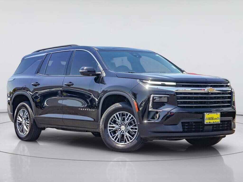 2025 Chevrolet Traverse LT — photo 1 of 1
