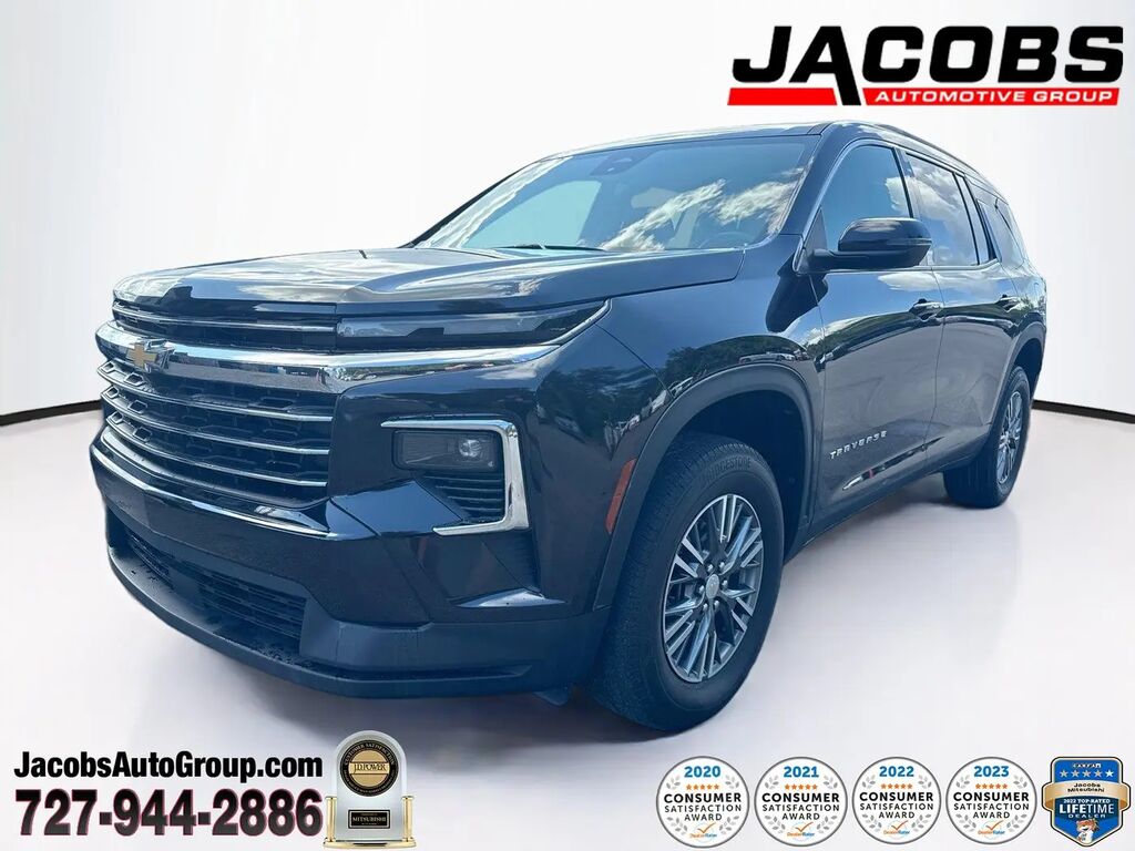 2025 Chevrolet Traverse LT — photo 1 of 13