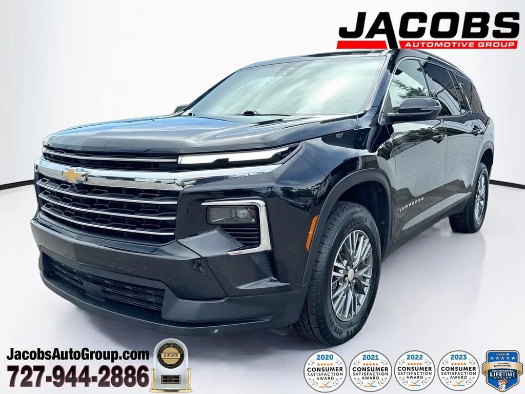 2025 Chevrolet Traverse LT — photo 1 of 13