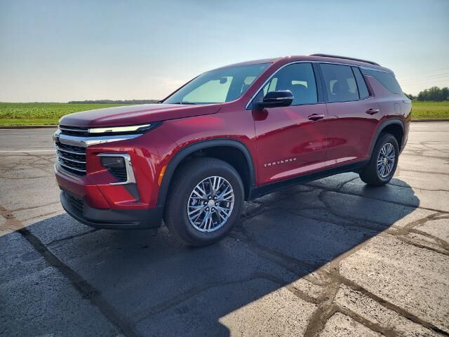 2025 Chevrolet Traverse LT — photo 1 of 13