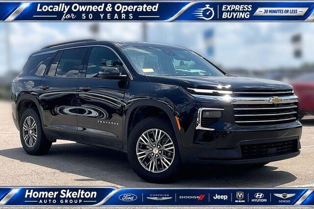 2025 Chevrolet Traverse LT — photo 1 of 9