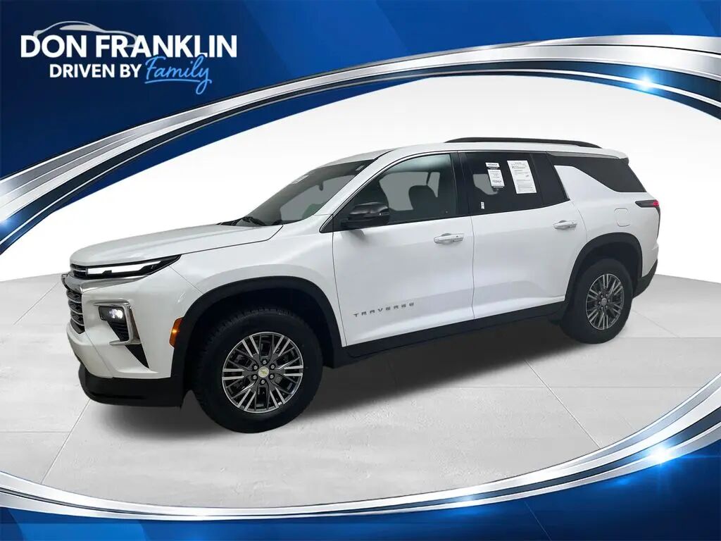 2025 Chevrolet Traverse LT — photo 1 of 13