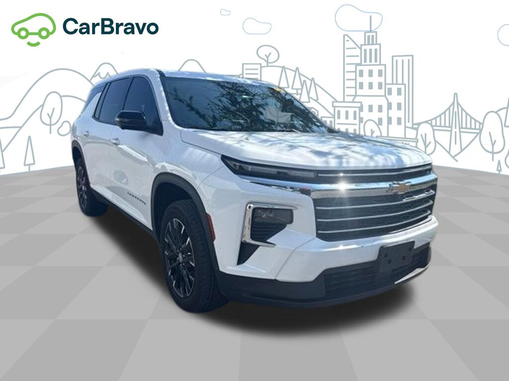 2025 Chevrolet Traverse LT — photo 1 of 6