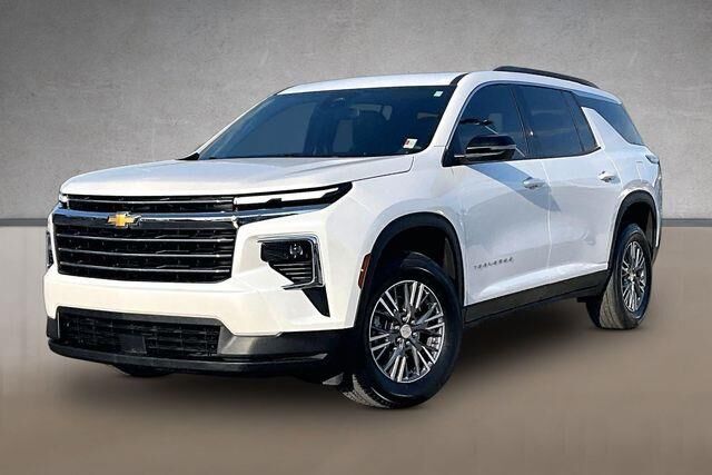 2025 Chevrolet Traverse LT — photo 1 of 26