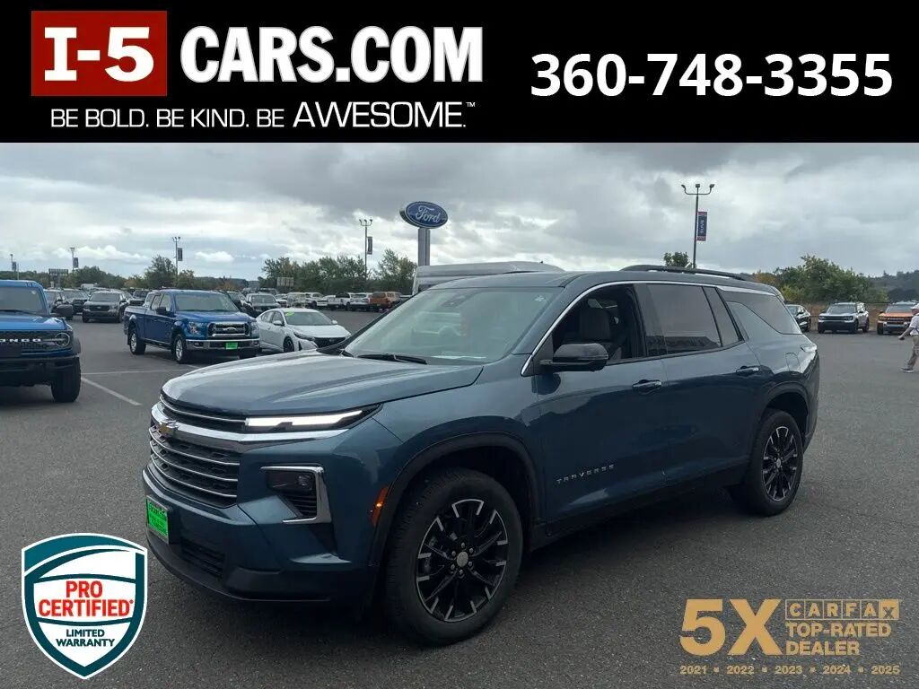 2025 Chevrolet Traverse LT — photo 1 of 18