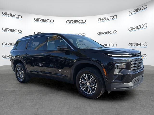 2025 Chevrolet Traverse LT — photo 1 of 13