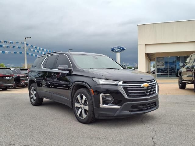 2023 Chevrolet Traverse LT Leather — photo 1 of 13