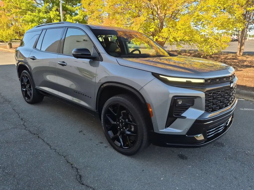 2024 Chevrolet Traverse RS — photo 1 of 13