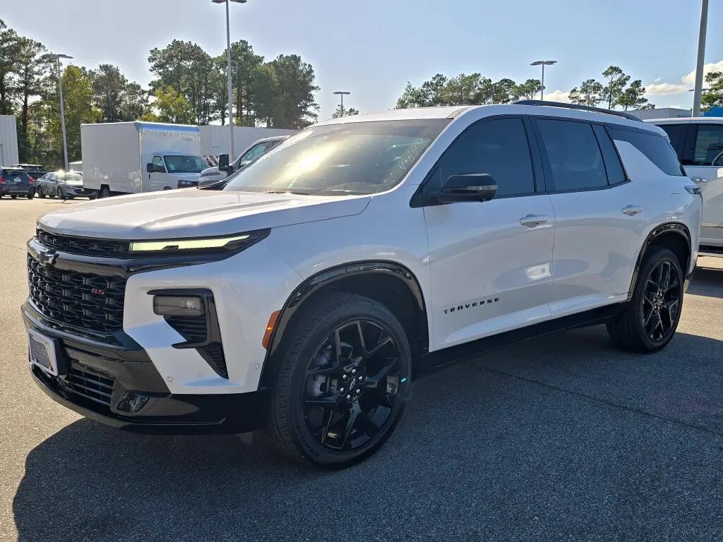 2024 Chevrolet Traverse RS — photo 1 of 13