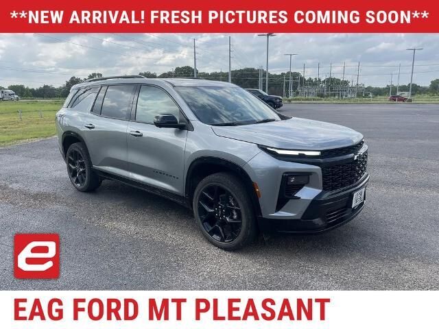 2025 Chevrolet Traverse RS — photo 1 of 39