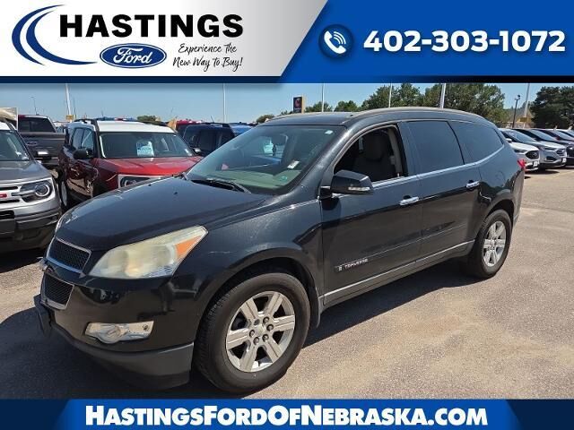 2009 Chevrolet Traverse LT — photo 1 of 11