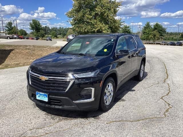2023 Chevrolet Traverse LS — photo 1 of 10