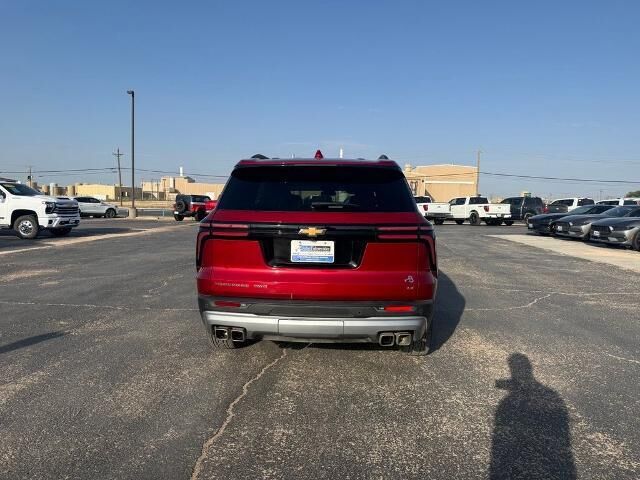 2024 Chevrolet Traverse LT — photo 1 of 13