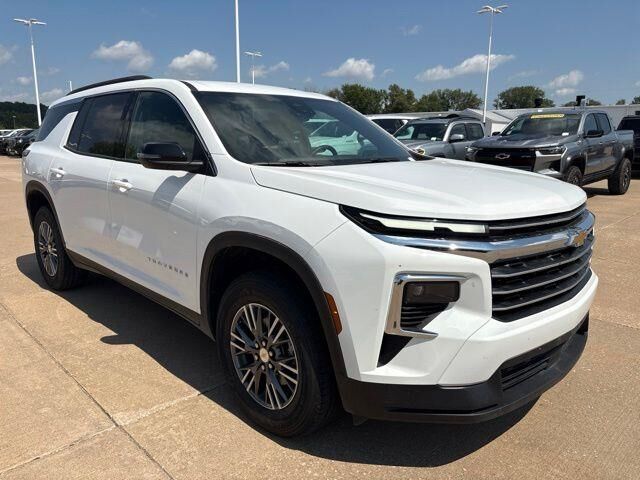2026 Chevrolet Traverse LT — photo 1 of 13