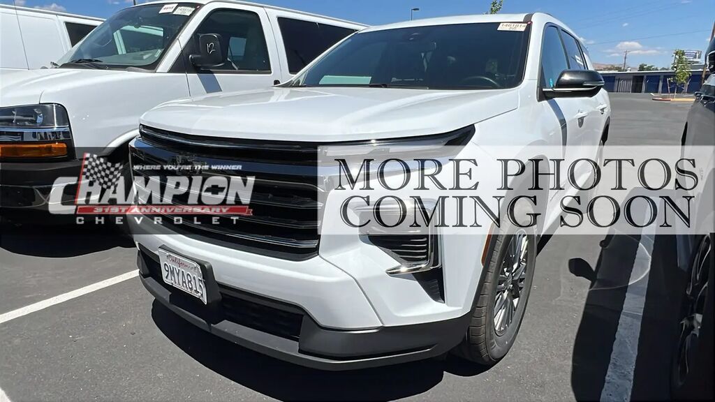 2024 Chevrolet Traverse LT — photo 1 of 3