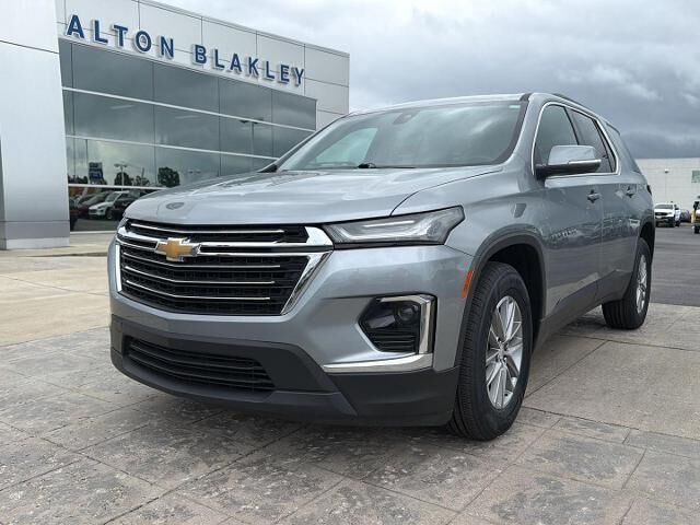 2023 Chevrolet Traverse LT Cloth — photo 1 of 12