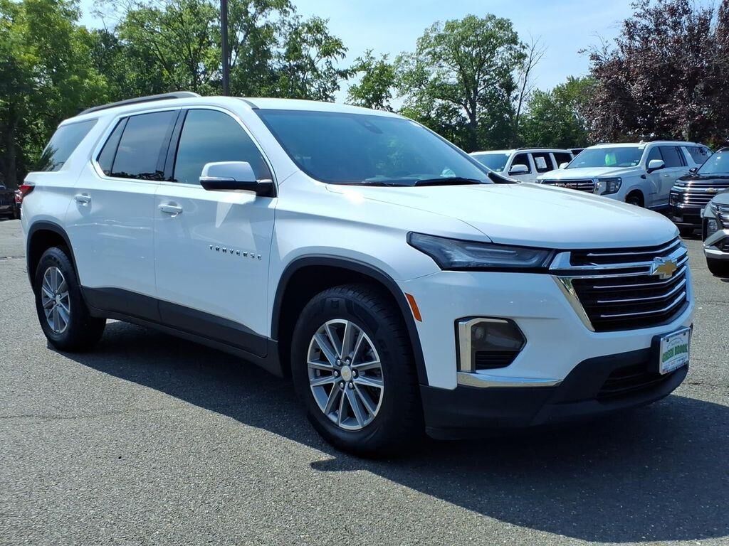 2023 Chevrolet Traverse LT Cloth — photo 1 of 13