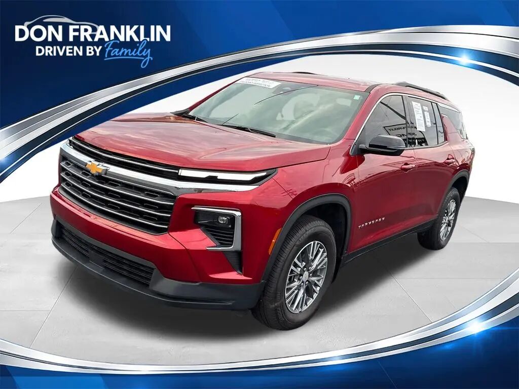 2025 Chevrolet Traverse LT — photo 1 of 16
