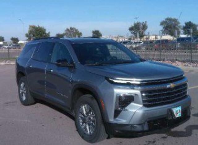 2025 Chevrolet Traverse LT
