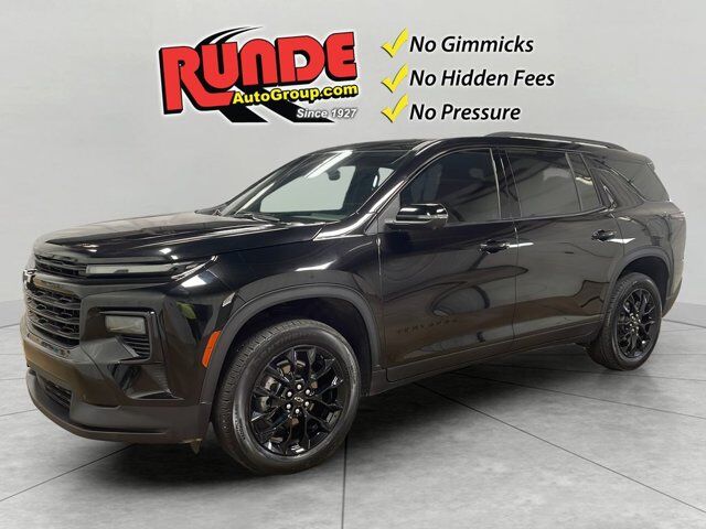 2025 Chevrolet Traverse AWD LT — photo 1 of 12