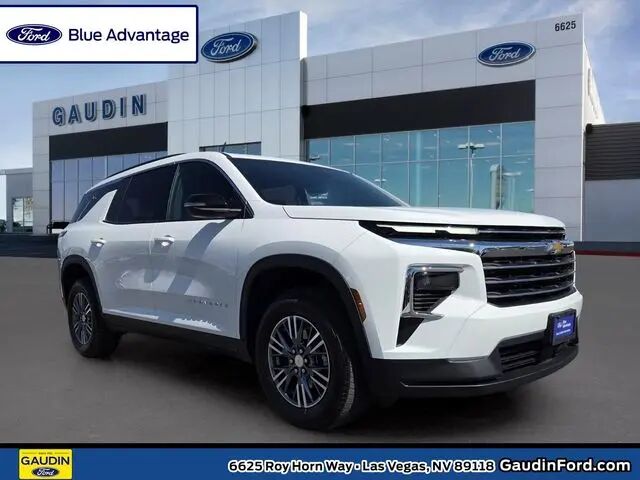 2025 Chevrolet Traverse LT — photo 1 of 37