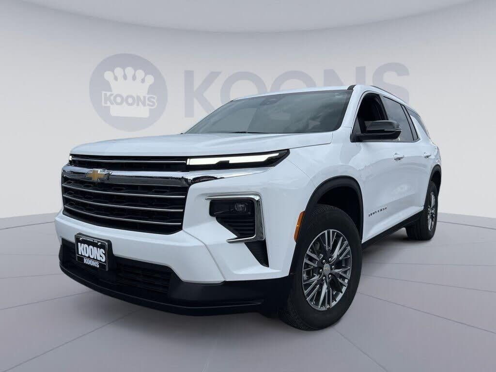 2025 Chevrolet Traverse LT — photo 1 of 3