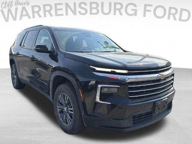 2025 Chevrolet Traverse LT — photo 1 of 26