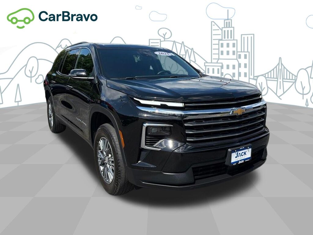 2025 Chevrolet Traverse LT — photo 1 of 7
