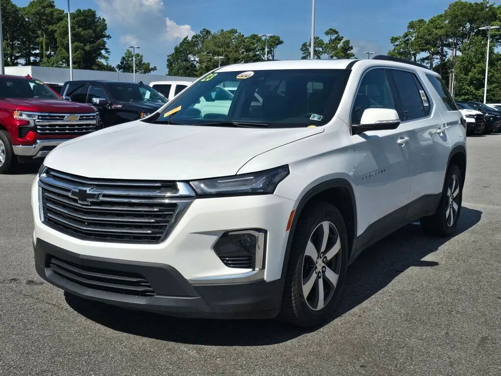 2023 Chevrolet Traverse LT Leather — photo 1 of 26