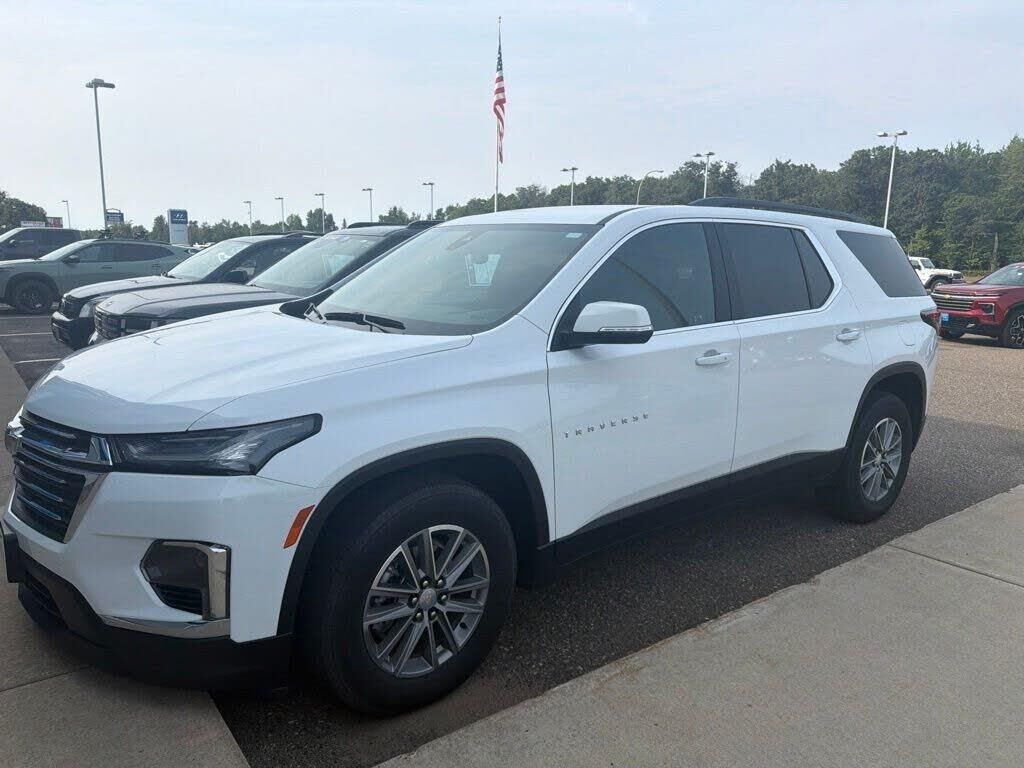 2023 Chevrolet Traverse LT Leather — photo 1 of 13