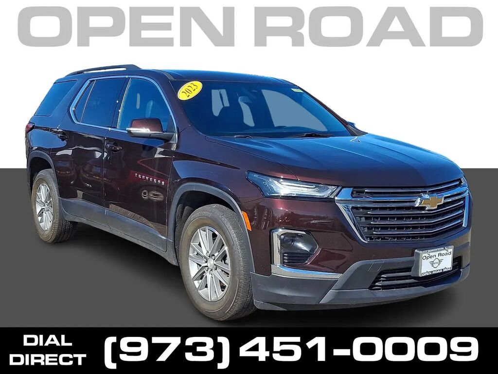 2023 Chevrolet Traverse LT Leather — photo 1 of 13