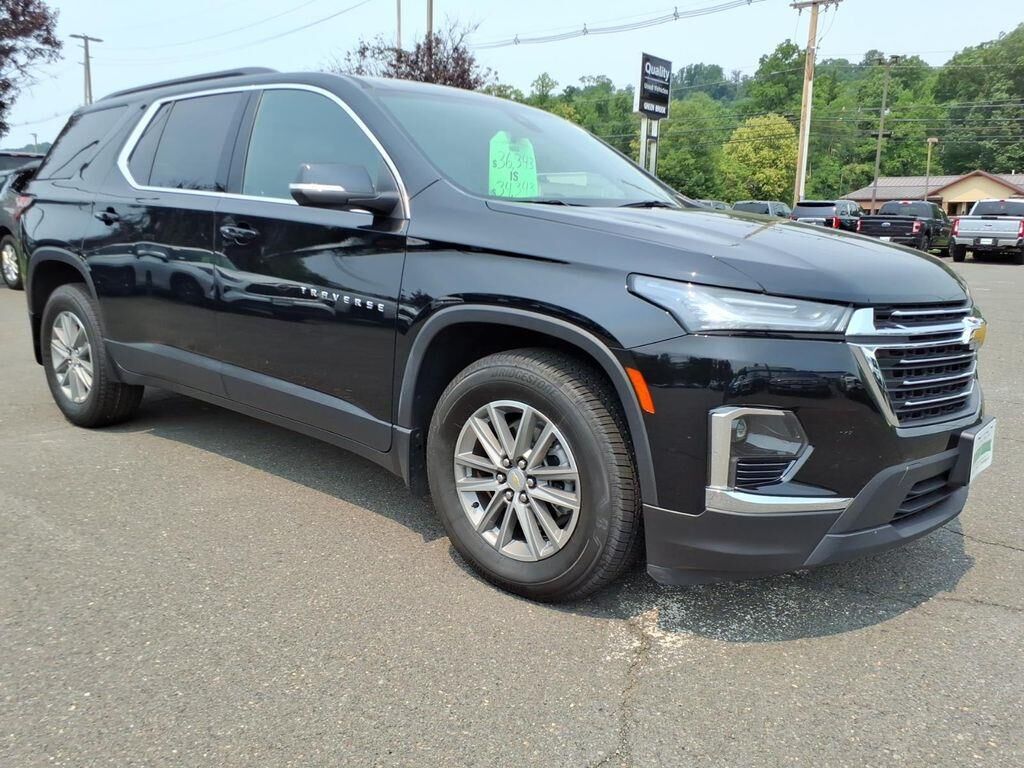 2023 Chevrolet Traverse LT Leather — photo 1 of 5