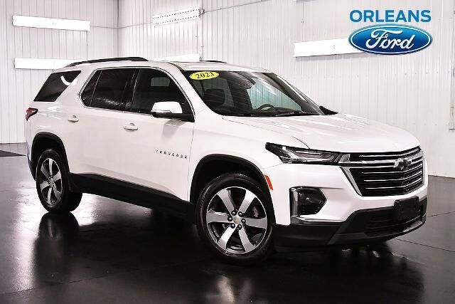 2023 Chevrolet Traverse LT Leather — photo 1 of 13