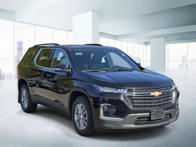 2023 Chevrolet Traverse LT Leather — photo 1 of 13