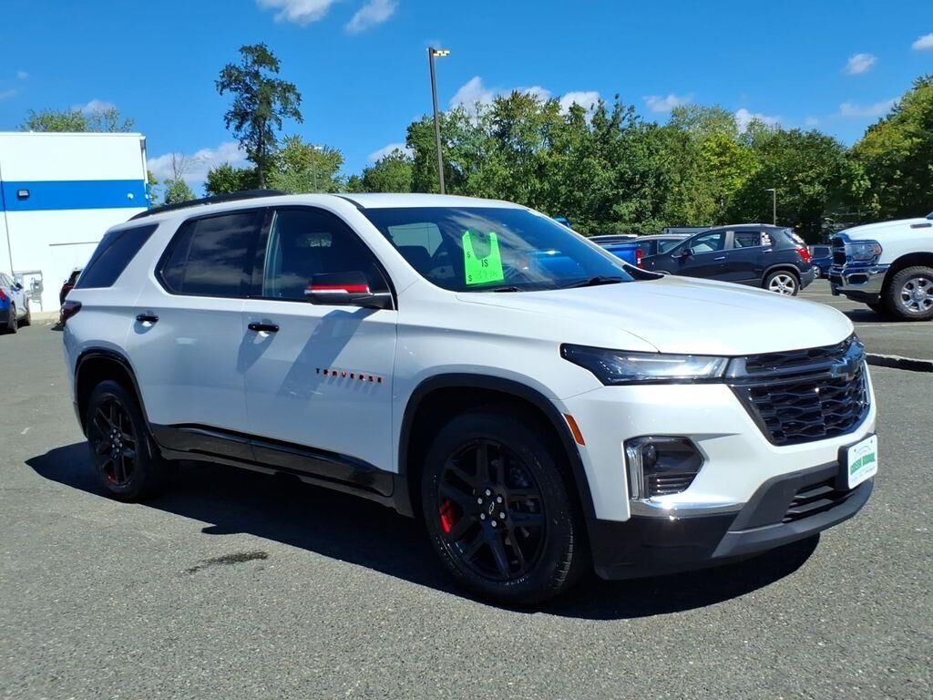 2023 Chevrolet Traverse Premier — photo 1 of 13