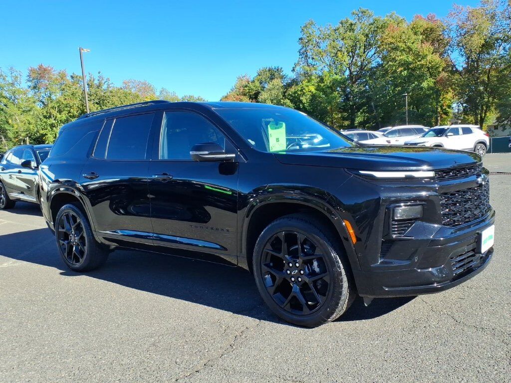 2025 Chevrolet Traverse RS — photo 1 of 13