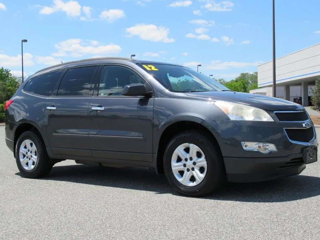 2012 Chevrolet Traverse LS — photo 1 of 16