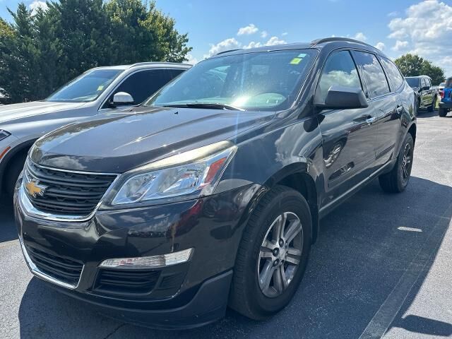 2017 Chevrolet Traverse LS — photo 1 of 7