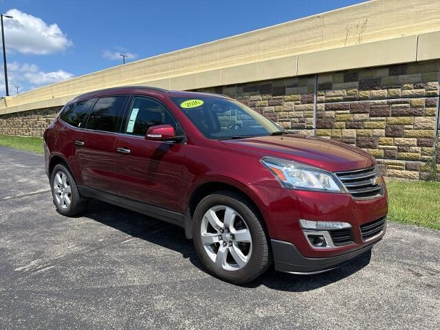 2016 Chevrolet Traverse LT — photo 1 of 26